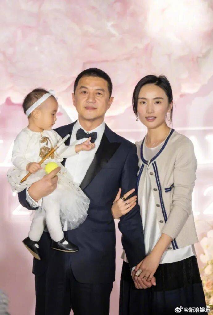 皇冠注册平台_李亚鹏官宣与海哈金喜离婚：已经办理了离婚手续皇冠注册平台，孩子跟随母亲生活，由双方抚养