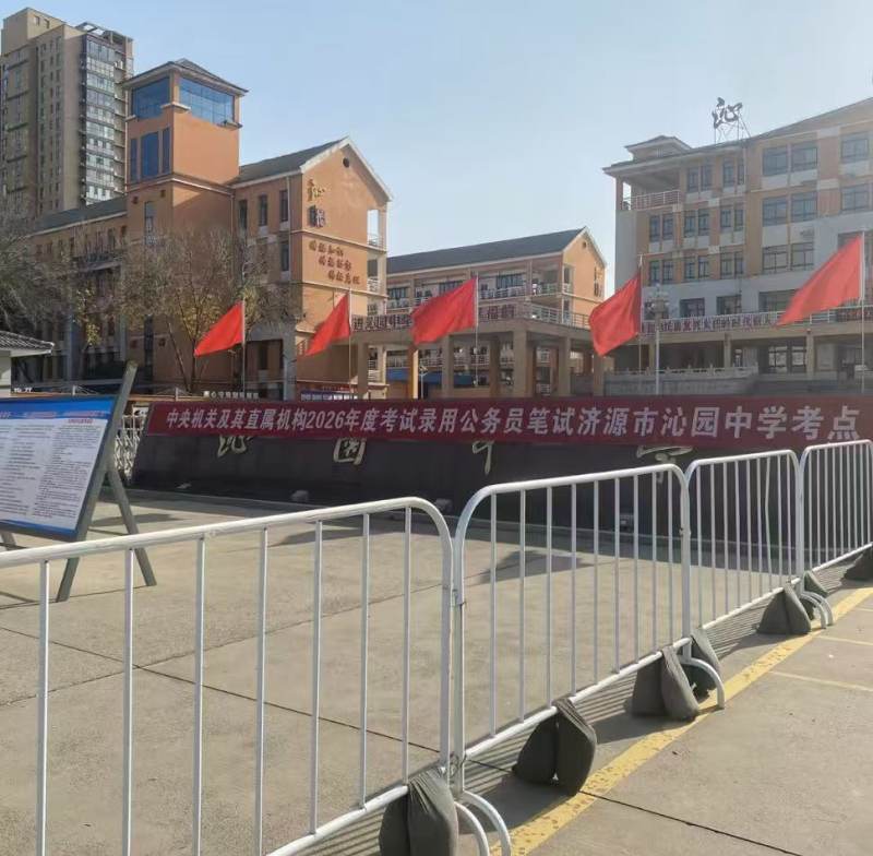 法国足球
_两女子参加国考入住酒店凌晨遭陌生男子刷卡闯入法国足球
，酒店回应：安保人员查房开错了门