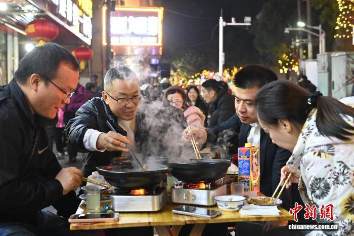 英格兰联赛
_安徽广德“三件套”出圈 江浙等地游客排队打卡
