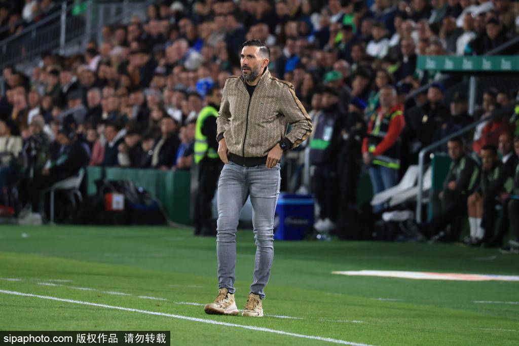 塞内加尔足球_紧急!皇马0-2惨败引发高层震怒塞内加尔足球,阿隆索命悬一线,曼城大战或成生死战